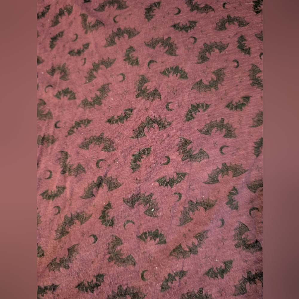 Torrid Classic Fit bats Tshirt Size 3 - Picture 2 of 3